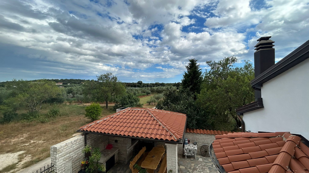 Apartmajska hiša, 240 m2, bazen, Pula