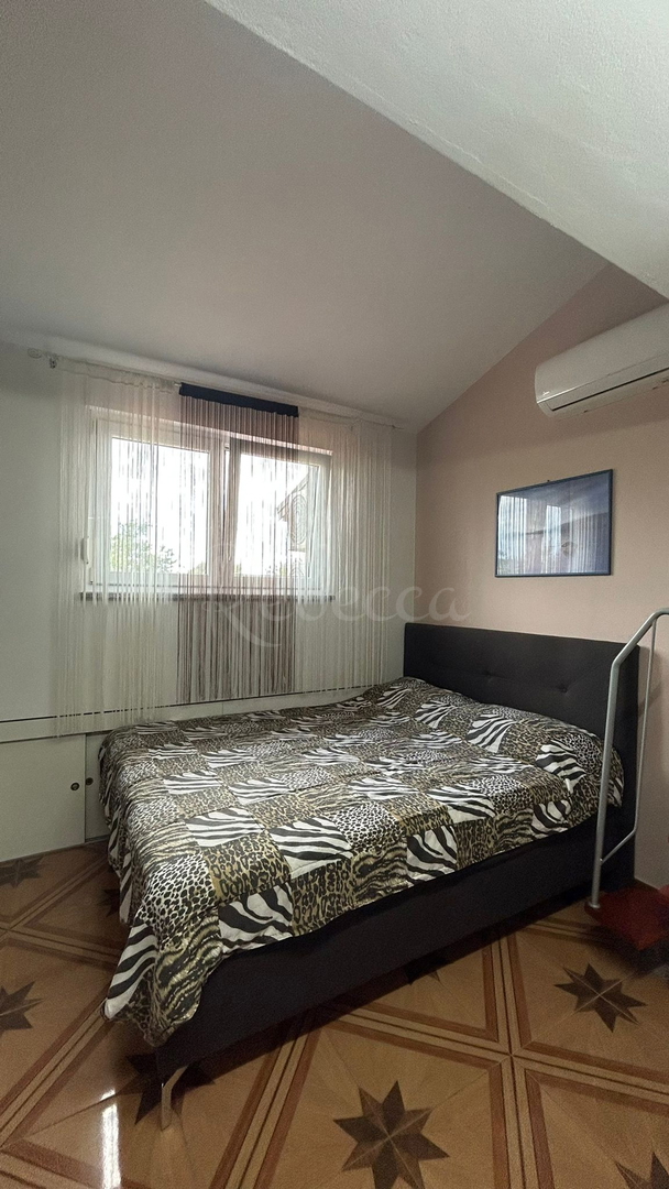 Apartmajska hiša, 240 m2, bazen, Pula