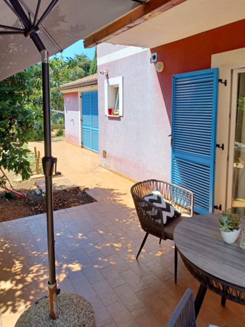 Pula, hiša 215 m2, velik vrt