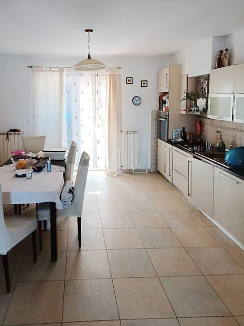 Pula, hiša 215 m2, velik vrt