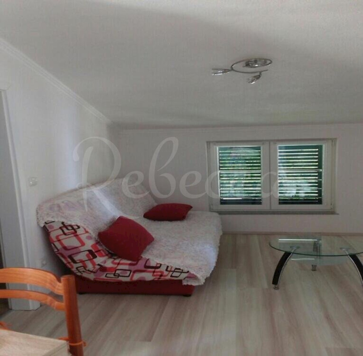 Pag, objekt z 9 luksuznimi apartmaji (555m2), 1. red do morja