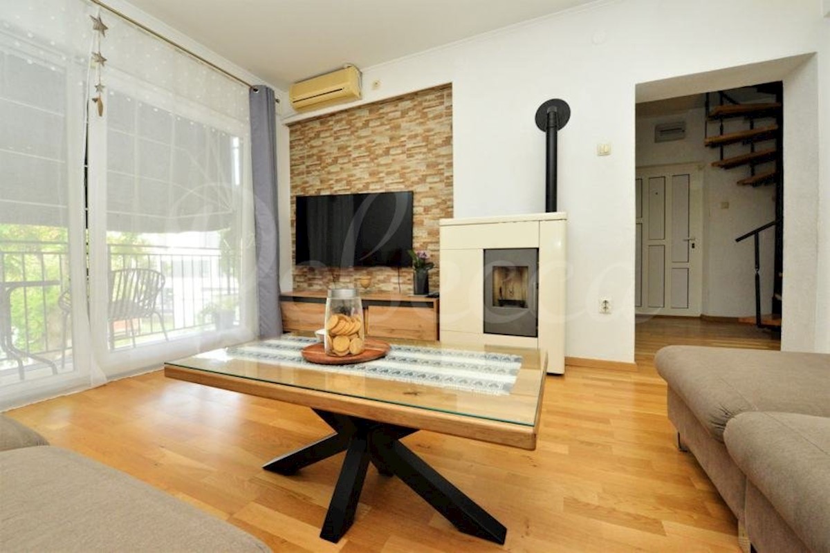 Zadar, Kolovare - dvoetažni apartma (83,50m2), 50 metrov do morja, TOP LOKACIJA