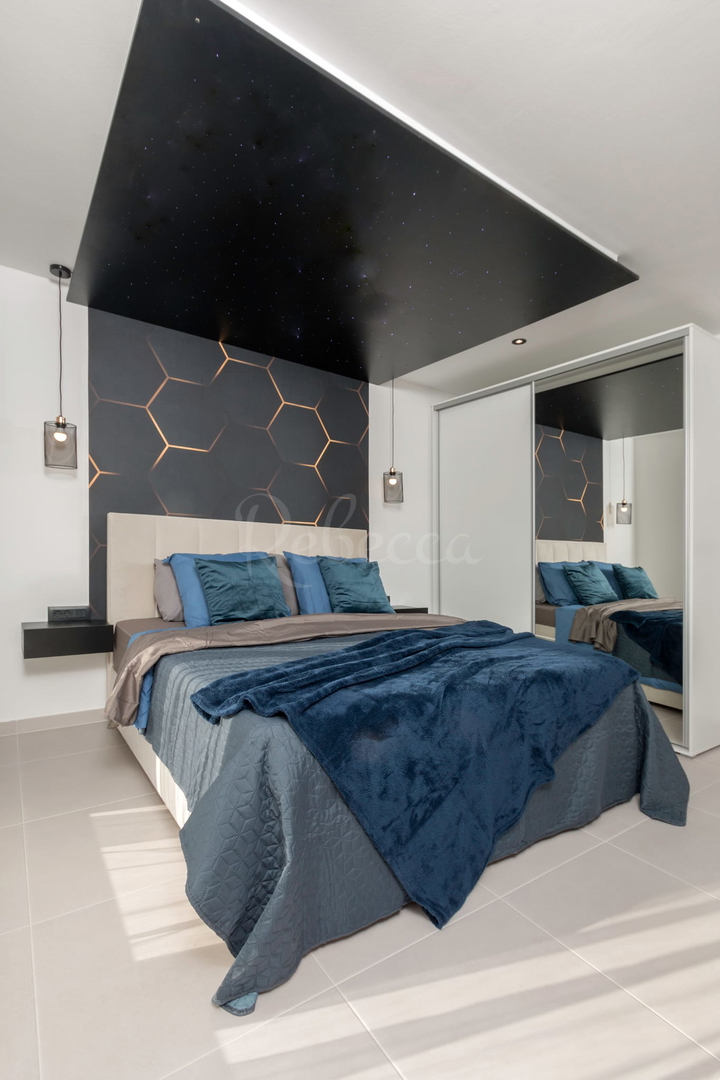 Vila z bazenom, 220 m2, Premantura