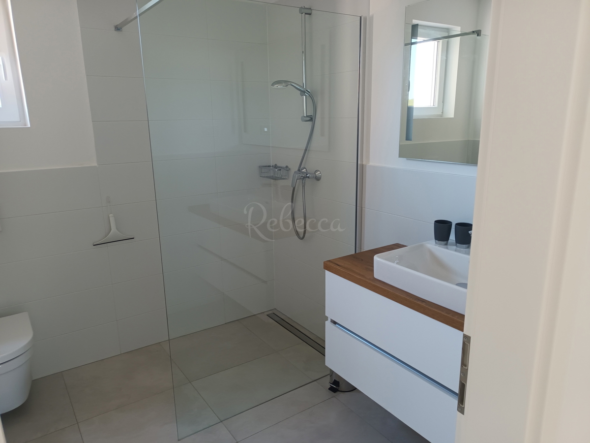 Apartma 1. nadstropje, 2 spalnici, parkirišče, pogled na morje, Peroj