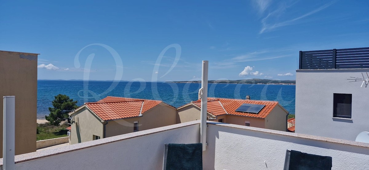 Vir, jug, dvoetažni apartma (102,75m2), 40 metrov od plaže, RAZGLED!