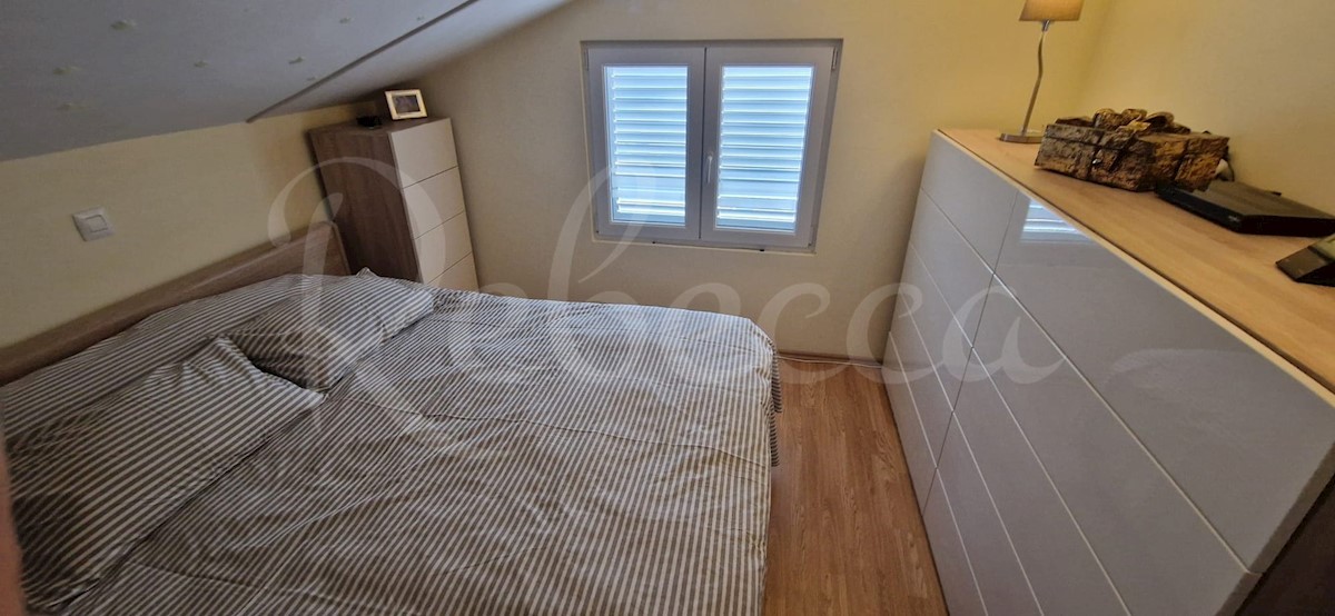 Vir, jug, dvoetažni apartma (102,75m2), 40 metrov od plaže, RAZGLED!