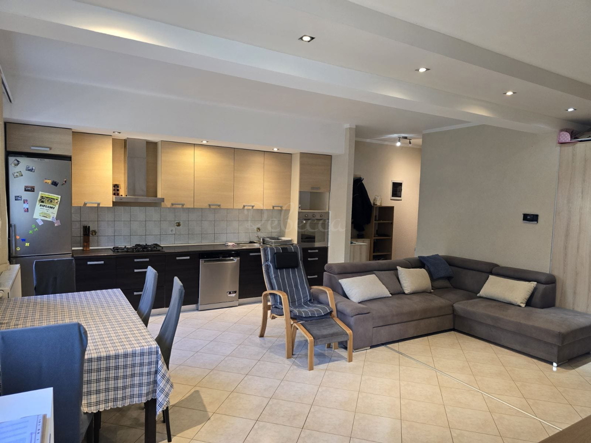 Stanovanje 60 m² s 50 m² dvorišča in 2 parkirnima mestoma - takoj vseljivo!