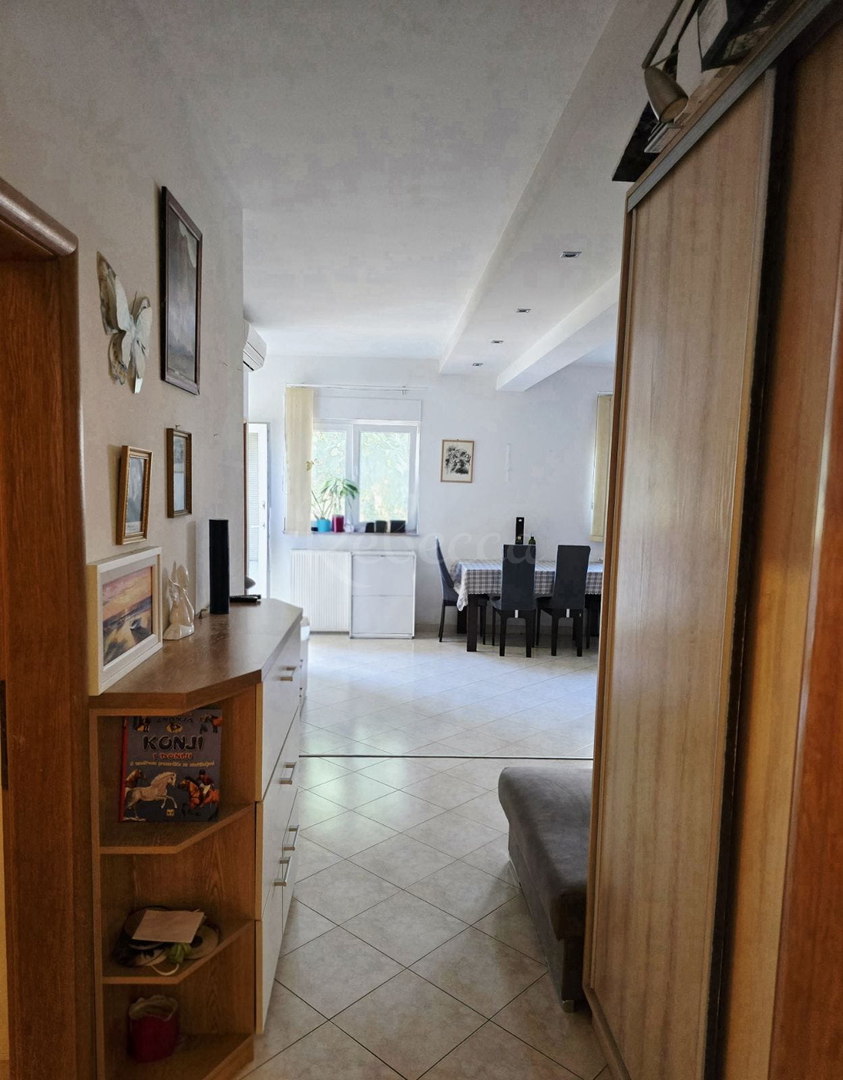 Stanovanje 60 m² s 50 m² dvorišča in 2 parkirnima mestoma - takoj vseljivo!