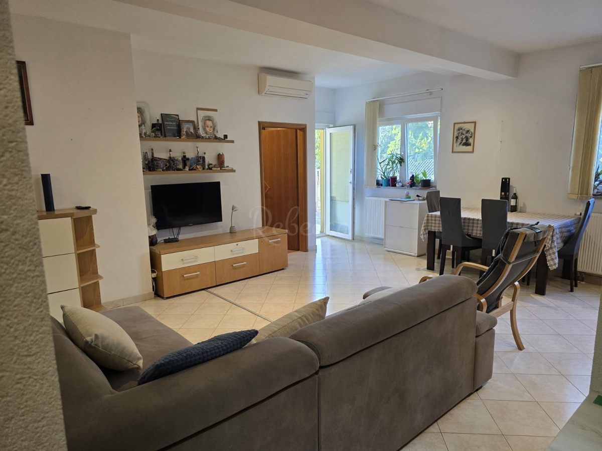 Stanovanje 60 m² s 50 m² dvorišča in 2 parkirnima mestoma - takoj vseljivo!