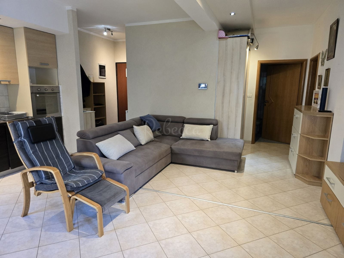 Stanovanje 60 m² s 50 m² dvorišča in 2 parkirnima mestoma - takoj vseljivo!