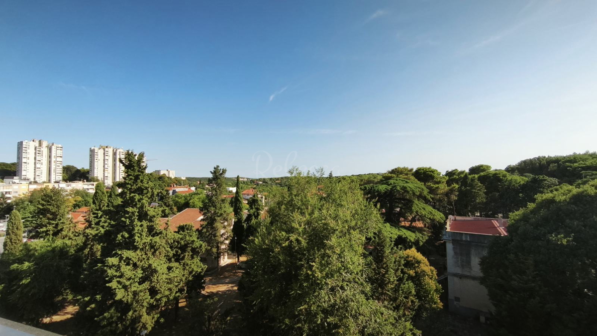 Pula Veruda stanovanje, velika terasa, 500 m od plaže