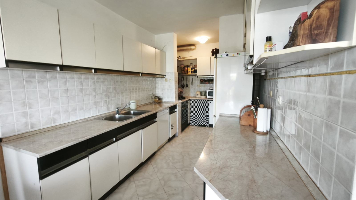 Pula Veruda stanovanje, velika terasa, 500 m od plaže