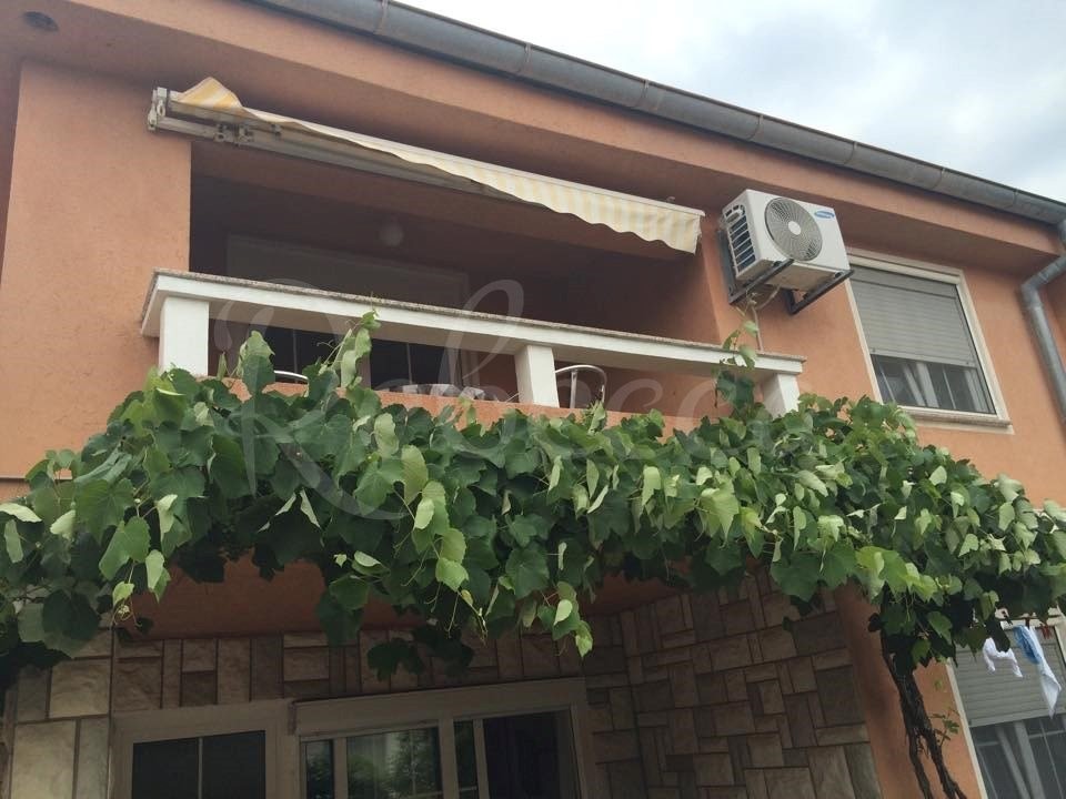 Vir, katnica (188m2), 4 apartmaja, 50m morja