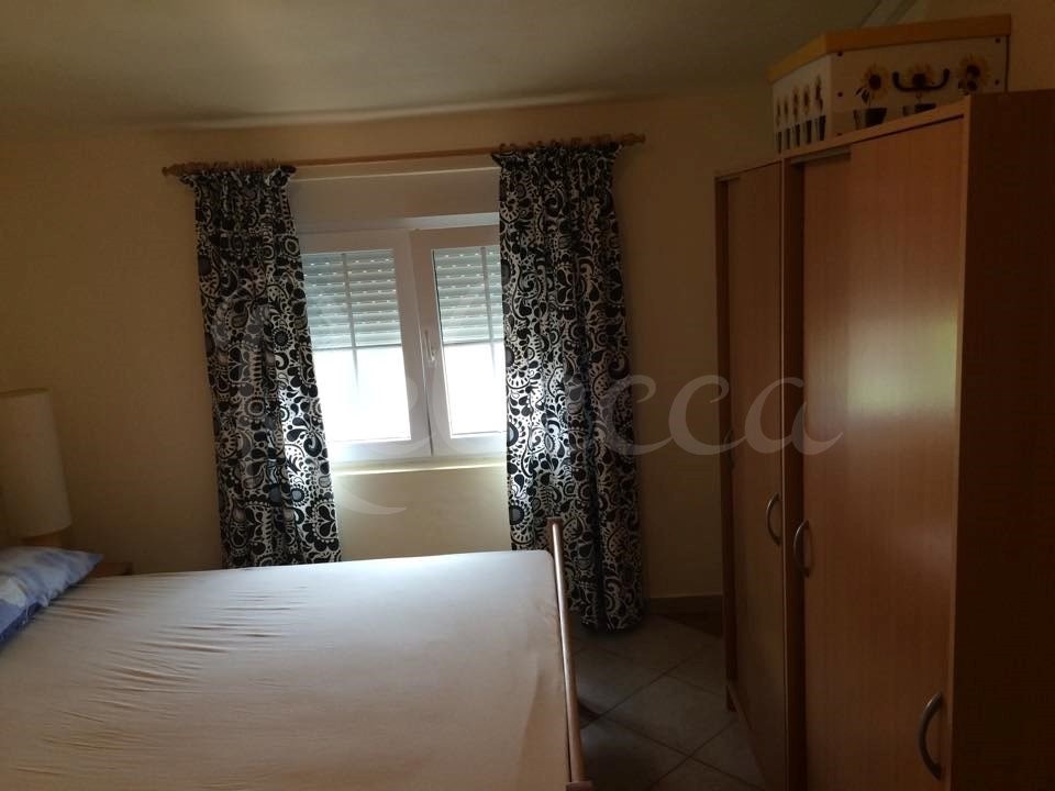 Vir, katnica (188m2), 4 apartmaja, 50m morja