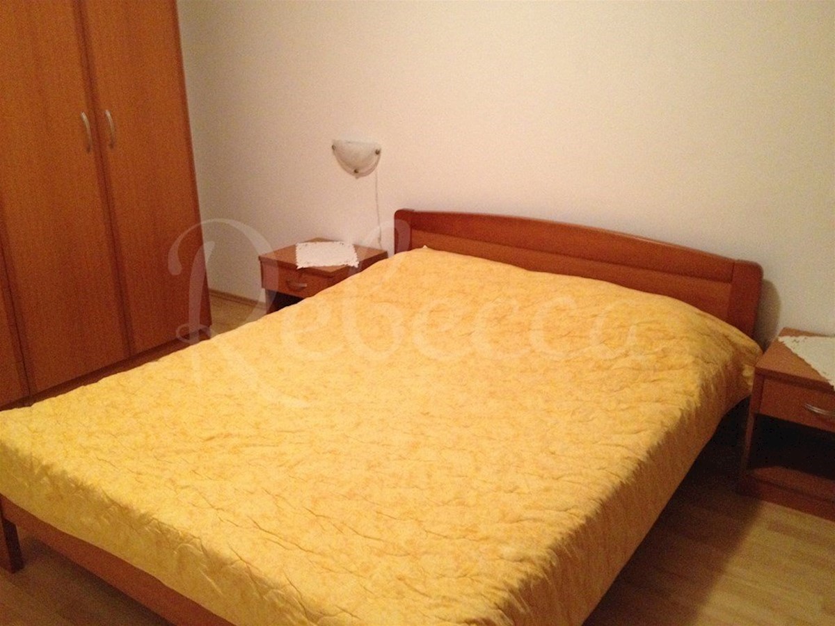 Velika hiša s 4 apartmaji