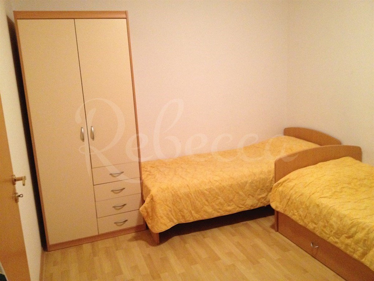 Velika hiša s 4 apartmaji