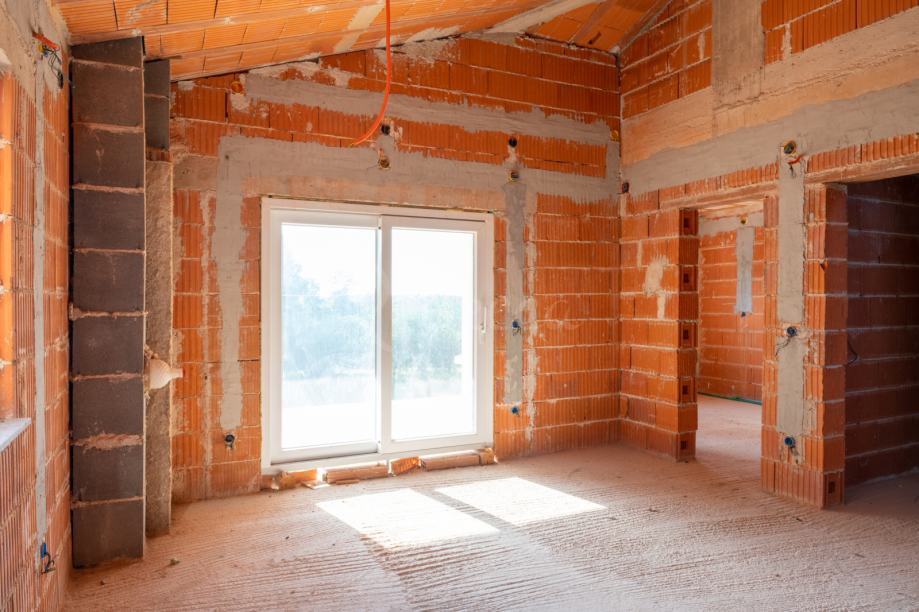 Hiša 280 m2, dva apartmaja, velik vrt, okolica Vodnjana
