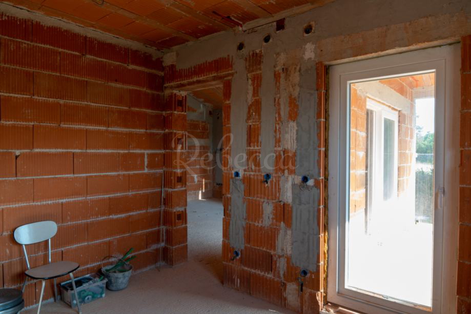 Hiša 280 m2, dva apartmaja, velik vrt, okolica Vodnjana