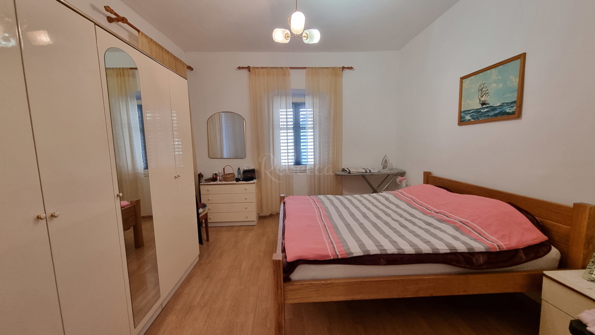 Pula, Staro mestno jedro, Riva, 2 ss