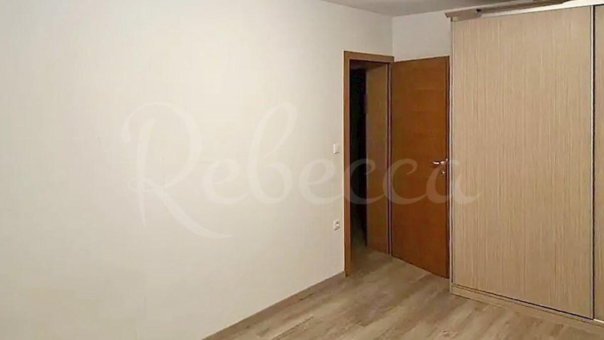 Ližnjan, dvosobno stanovanje 90 m2, pritličje