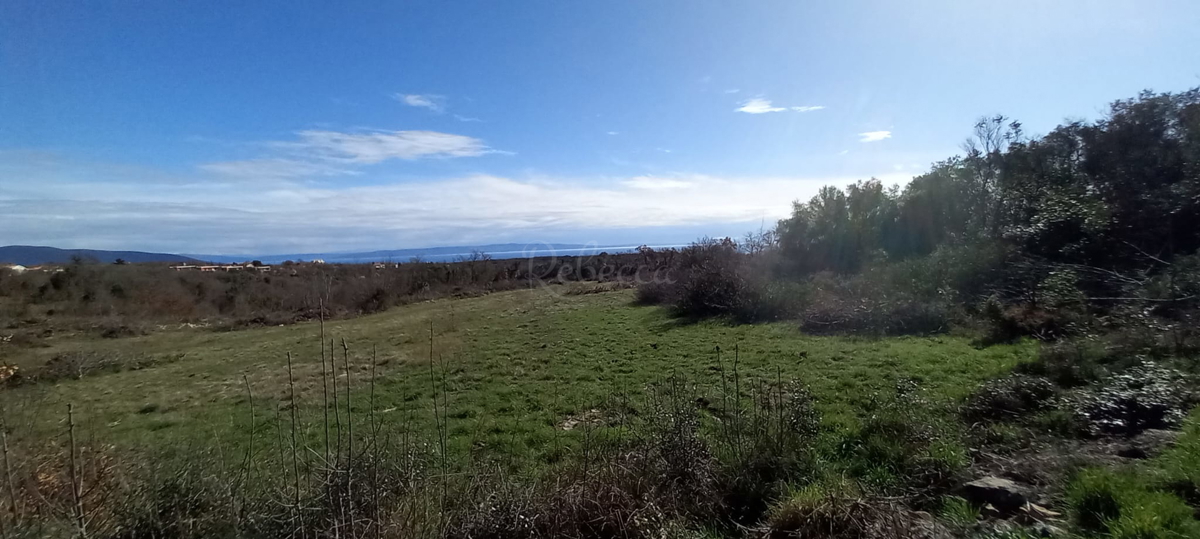 Kmetijsko zemljišče 2600 m2, 2 km od morja, Peruški