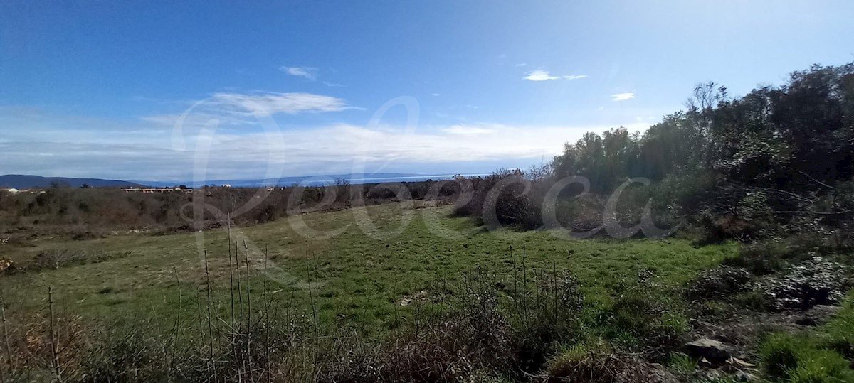 Kmetijsko zemljišče 2600 m2, 2 km od morja, Peruški