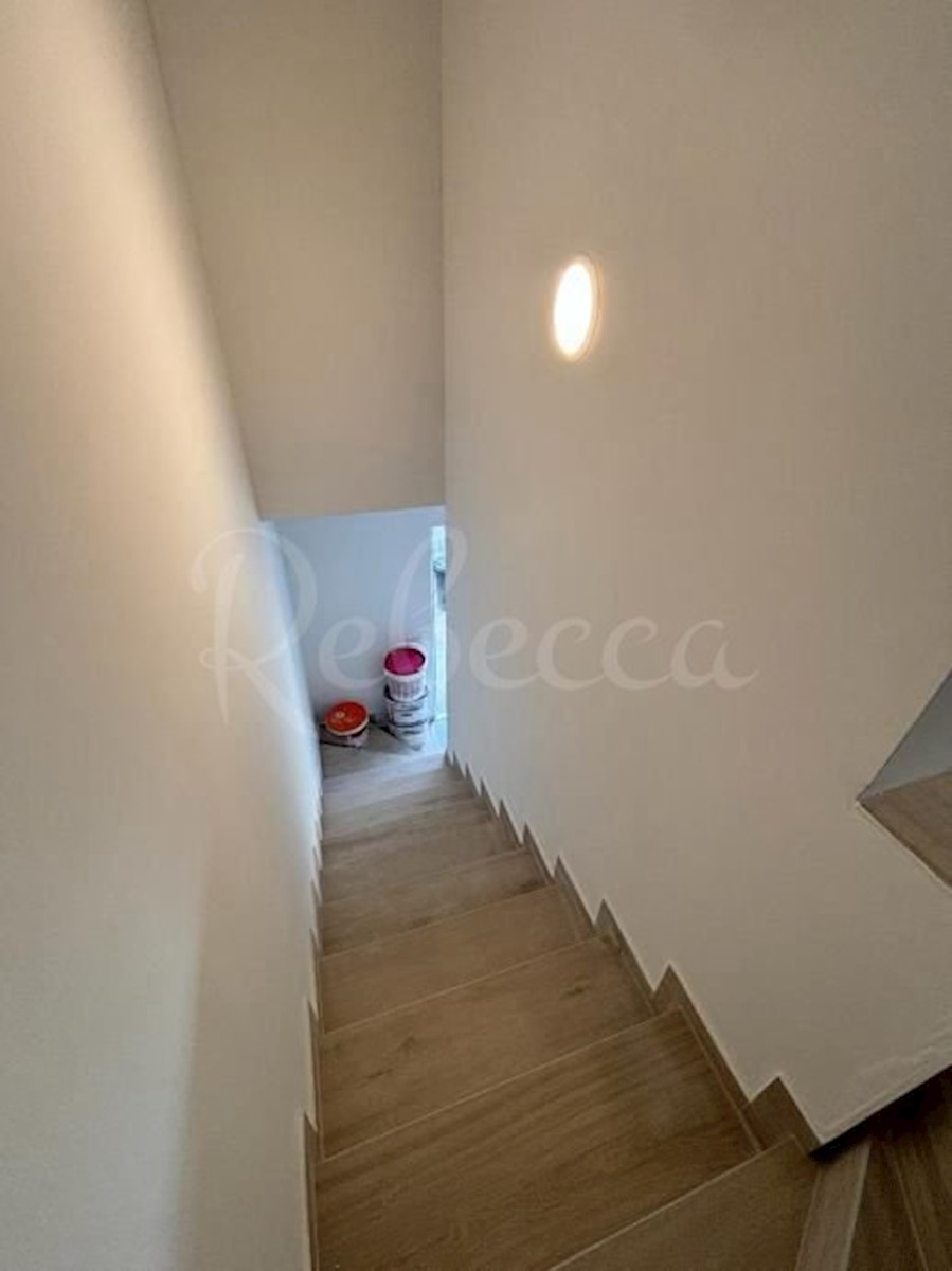 Novogradnja, Zagreb, Donja Dubrava, stanovanje 80 m2, vrt, parking, 2 spalnici, opremljeno