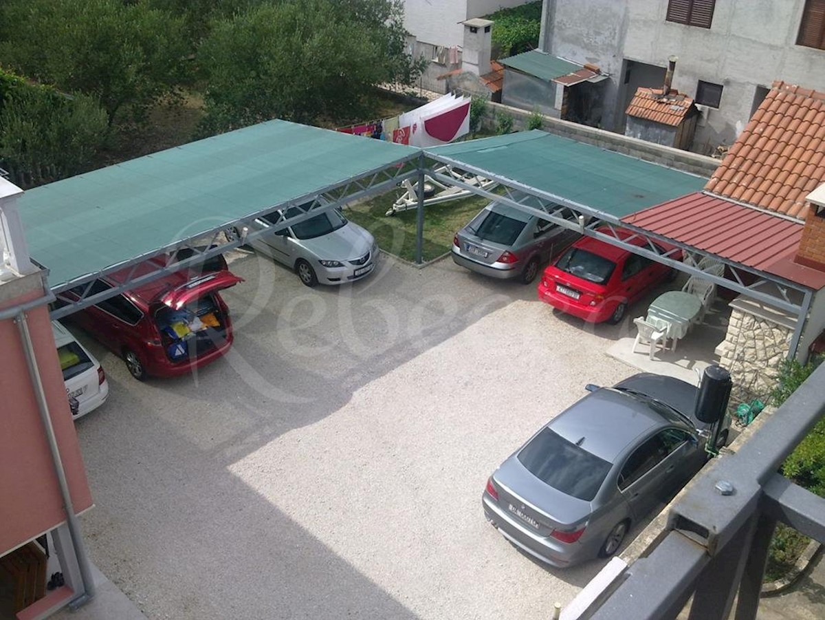 Biograd na moru, hiša s 7 utečenimi apartmaji !!!