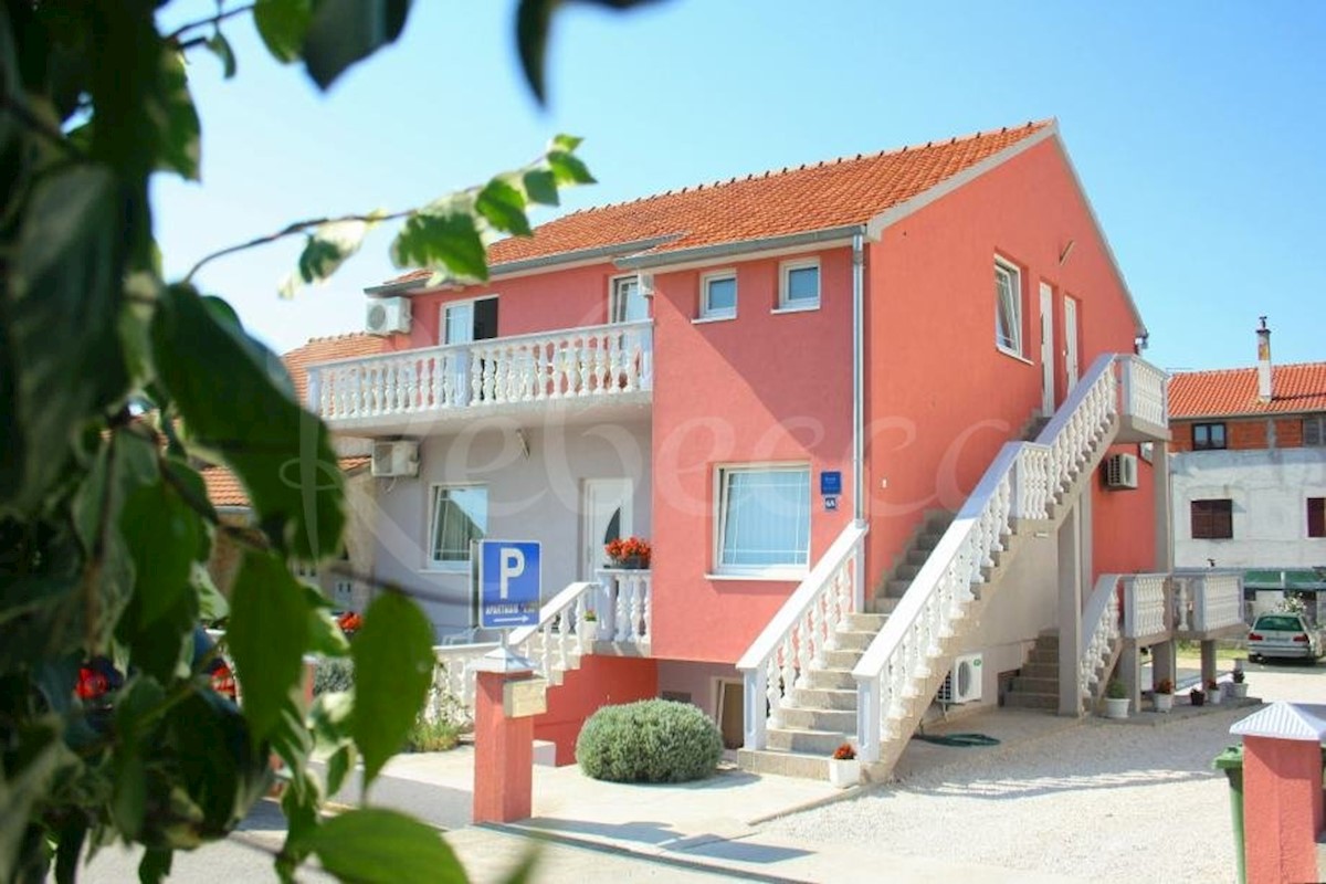 Biograd na moru, hiša s 7 utečenimi apartmaji !!!