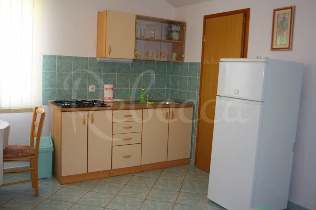 Biograd na moru, hiša s 7 utečenimi apartmaji !!!