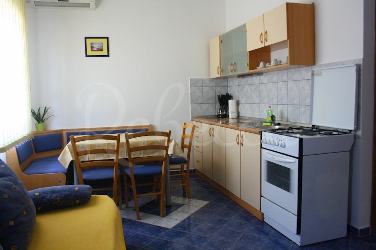 Biograd na moru, hiša s 7 utečenimi apartmaji !!!