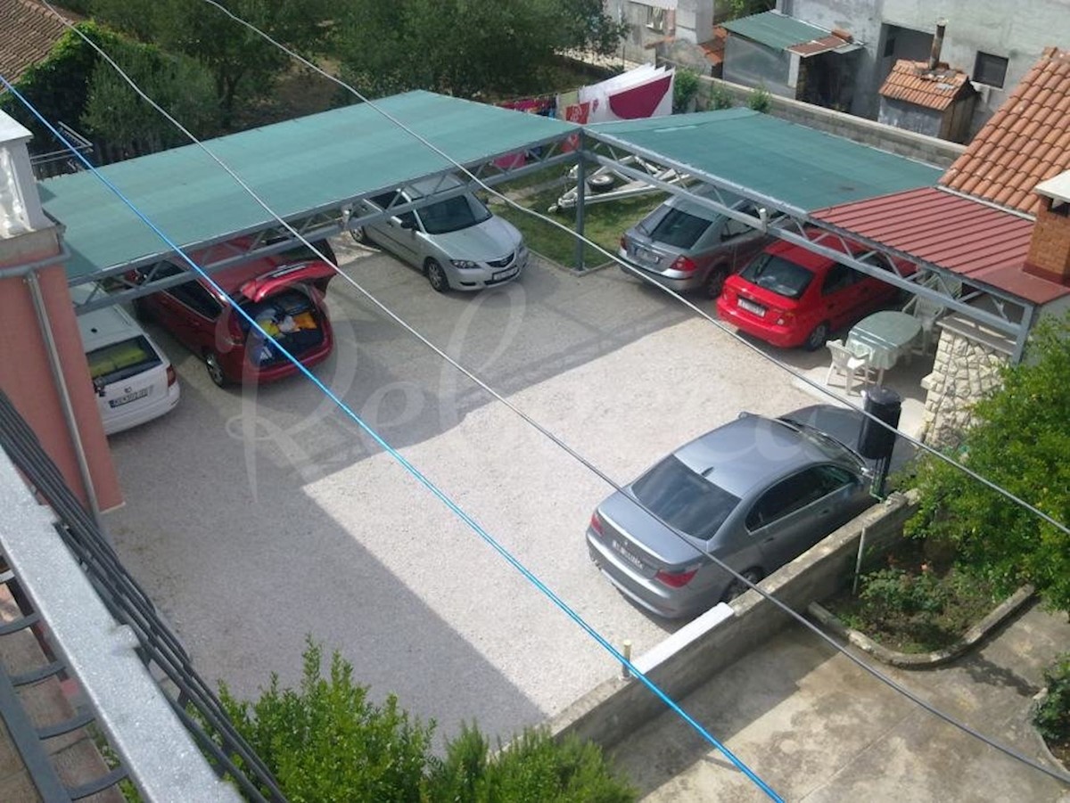 Biograd na moru, hiša s 7 utečenimi apartmaji !!!