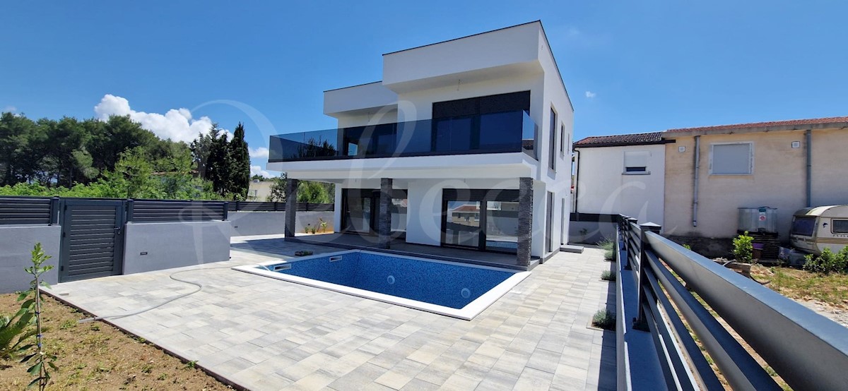 Vir, moderna vila (153,46m2) z bazenom, NOVOGRADNJA