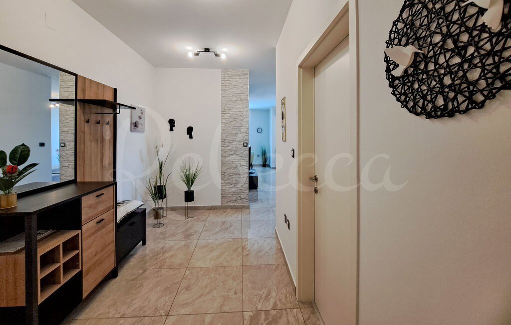 Apartma 72 m2, 1. nadstropje, 200 m od morja, 2 sobe, Medulin