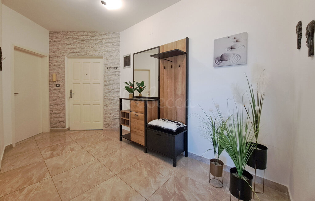 Apartma 72 m2, 1. nadstropje, 200 m od morja, 2 sobe, Medulin