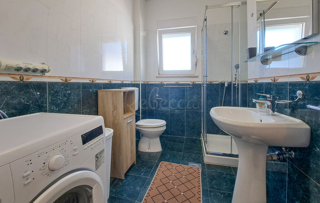 Apartma 72 m2, 1. nadstropje, 200 m od morja, 2 sobe, Medulin