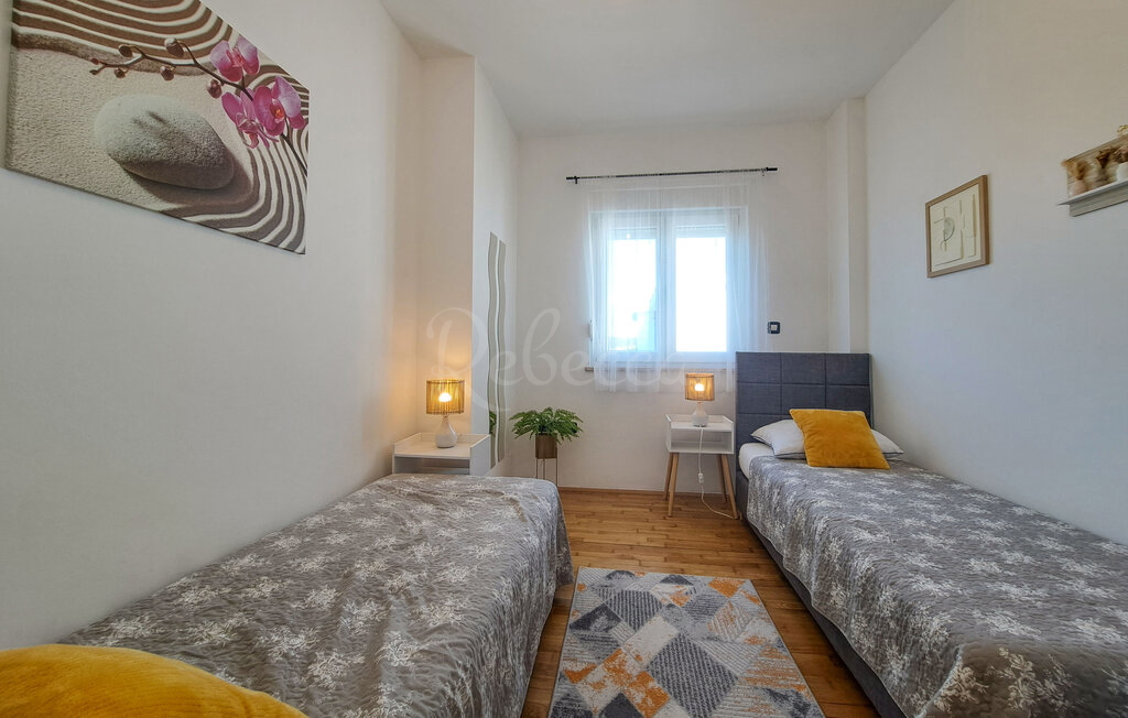 Apartma 72 m2, 1. nadstropje, 200 m od morja, 2 sobe, Medulin