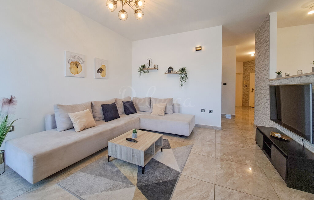 Apartma 72 m2, 1. nadstropje, 200 m od morja, 2 sobe, Medulin