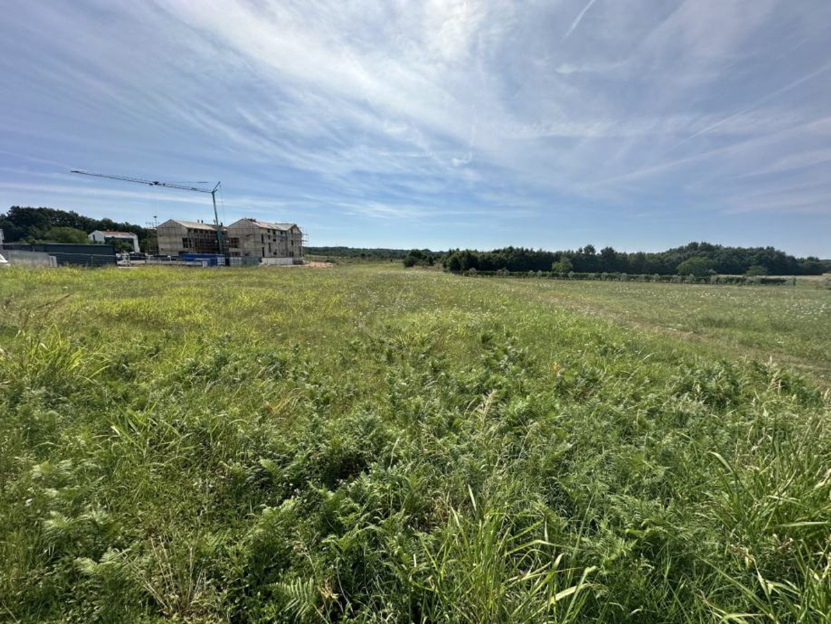 Gradbena parcela, 680 m2, projekt, okolica Barbana