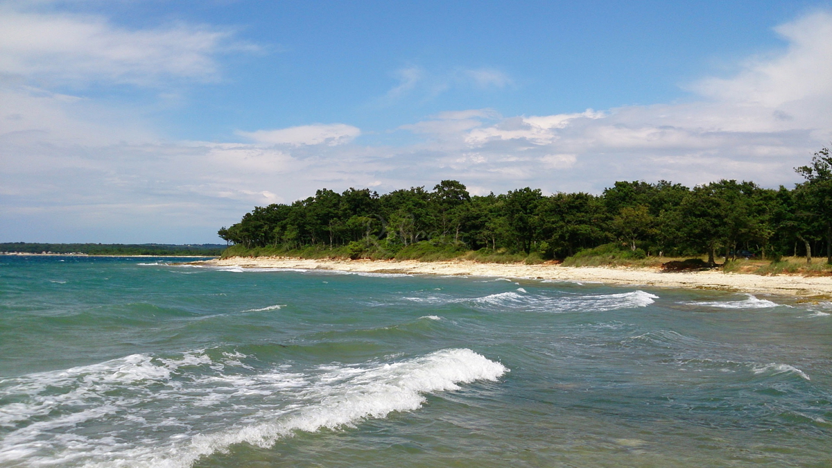 Prenovljena hiša 800 m2 z bazenom in pogledom na morje