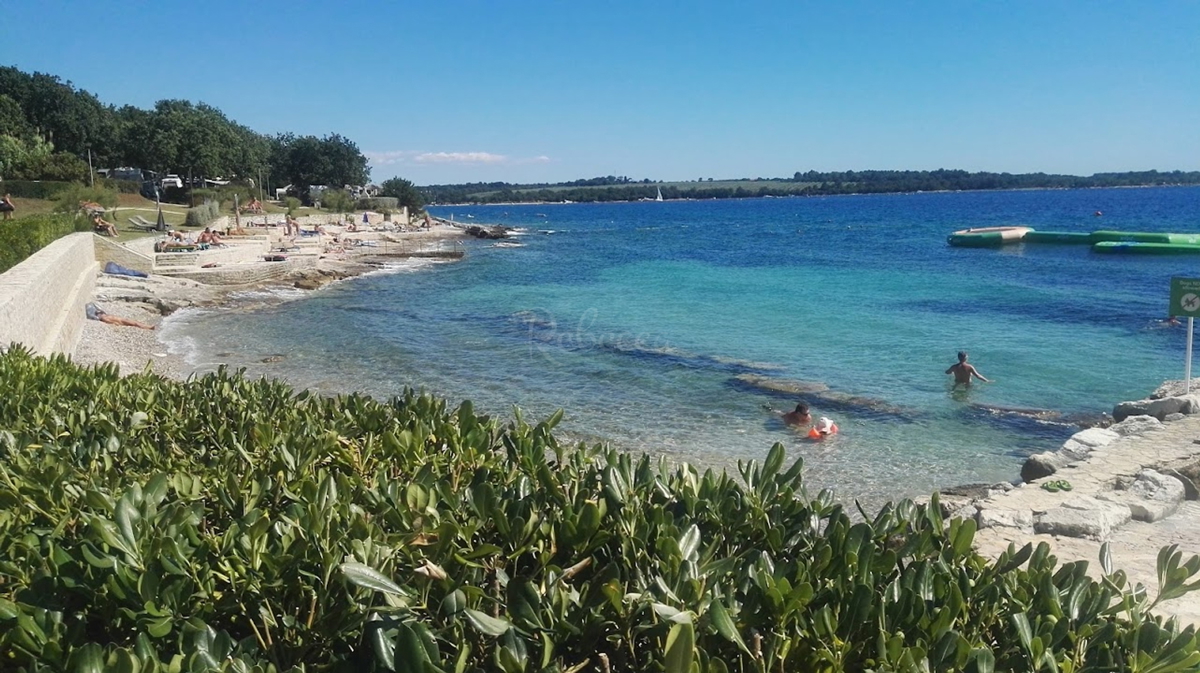 Prenovljena hiša 800 m2 z bazenom in pogledom na morje