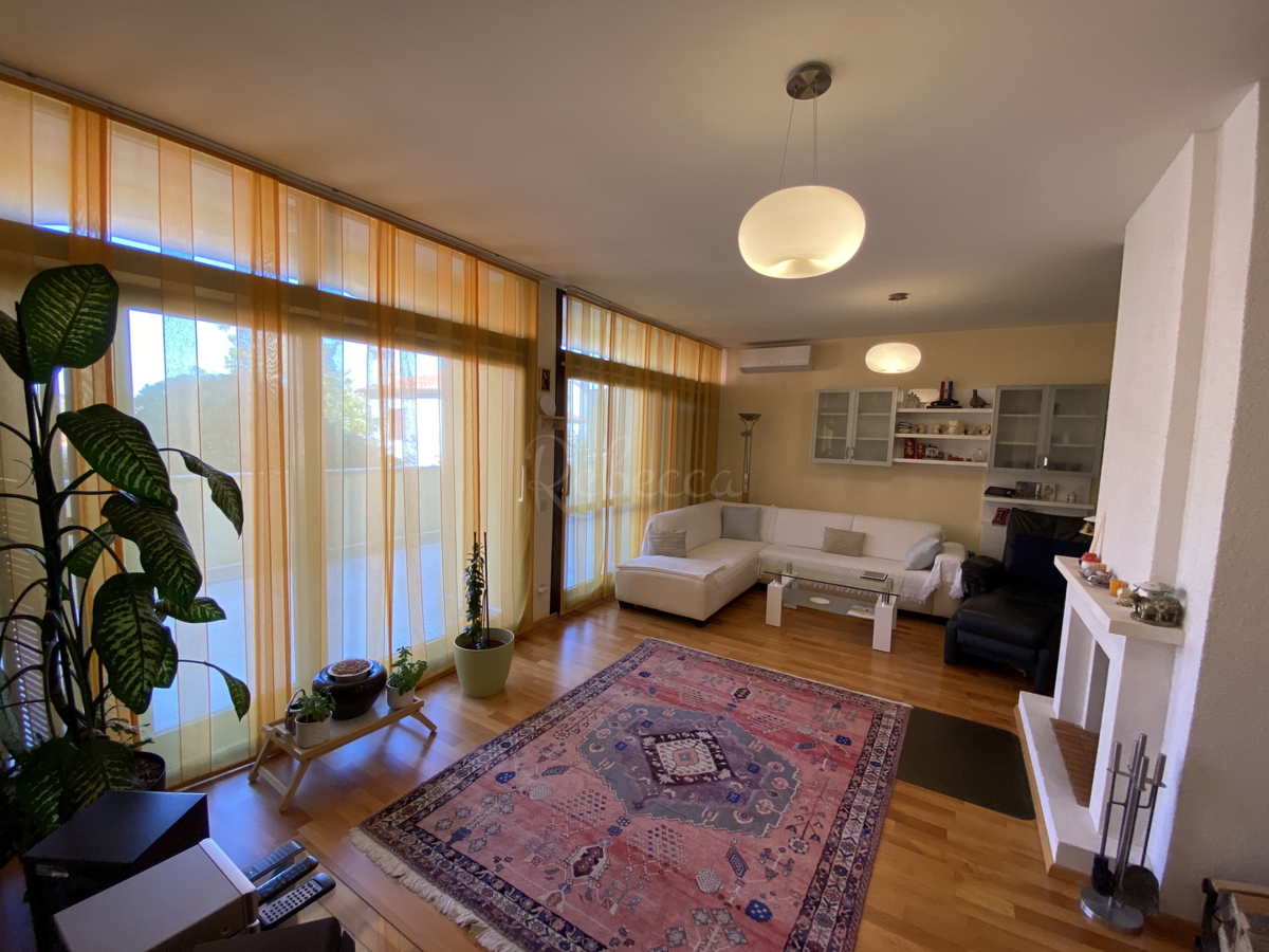 Apartmajska hiša, 300 m od plaže, Pješčana Uvala