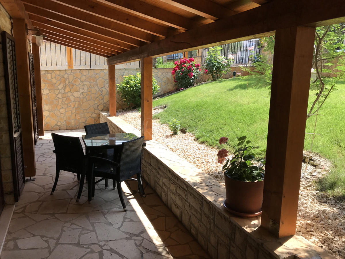 Apartmajska hiša, 300 m od plaže, Pješčana Uvala