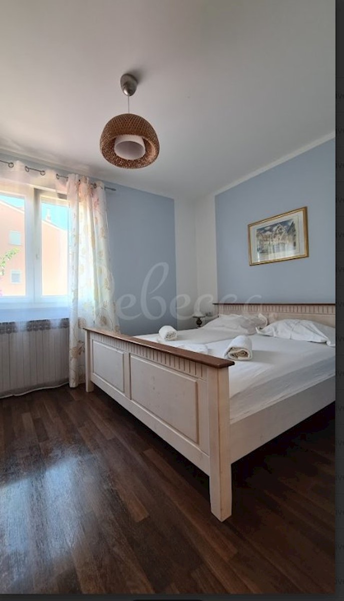 Hiša z 2 apartmajema, 150 m2, blizu morja. Premantura