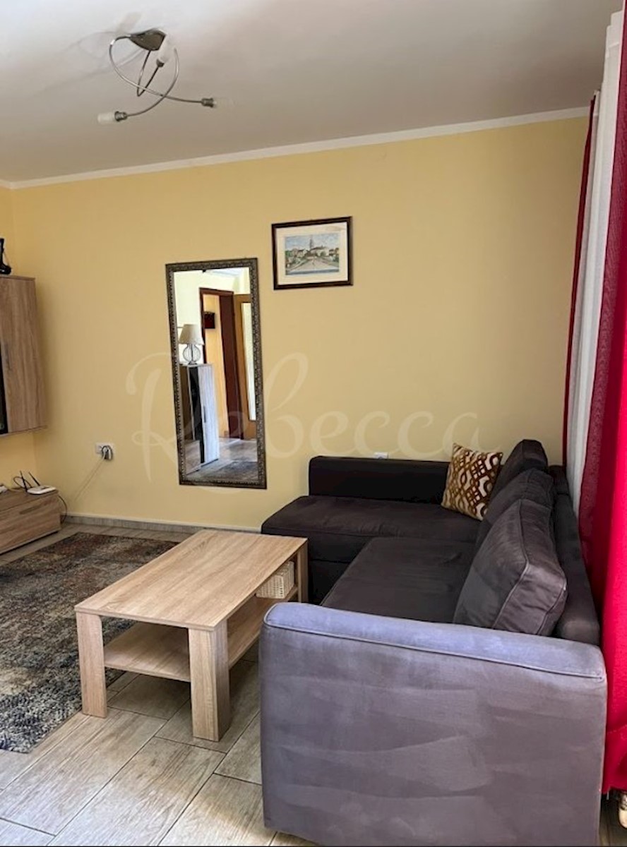 Hiša z 2 apartmajema, 150 m2, blizu morja. Premantura