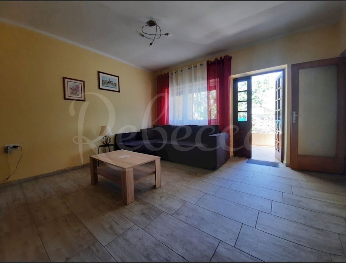 Hiša z 2 apartmajema, 150 m2, blizu morja. Premantura