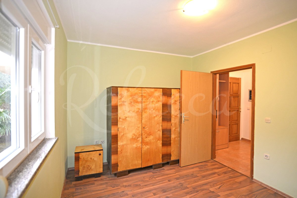 Stanovanje 40 m2, pritličje, parkirišče, blizu Pule