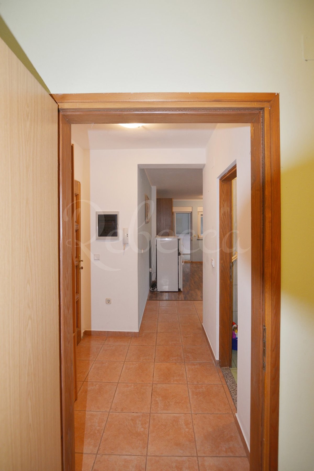 Stanovanje 40 m2, pritličje, parkirišče, blizu Pule