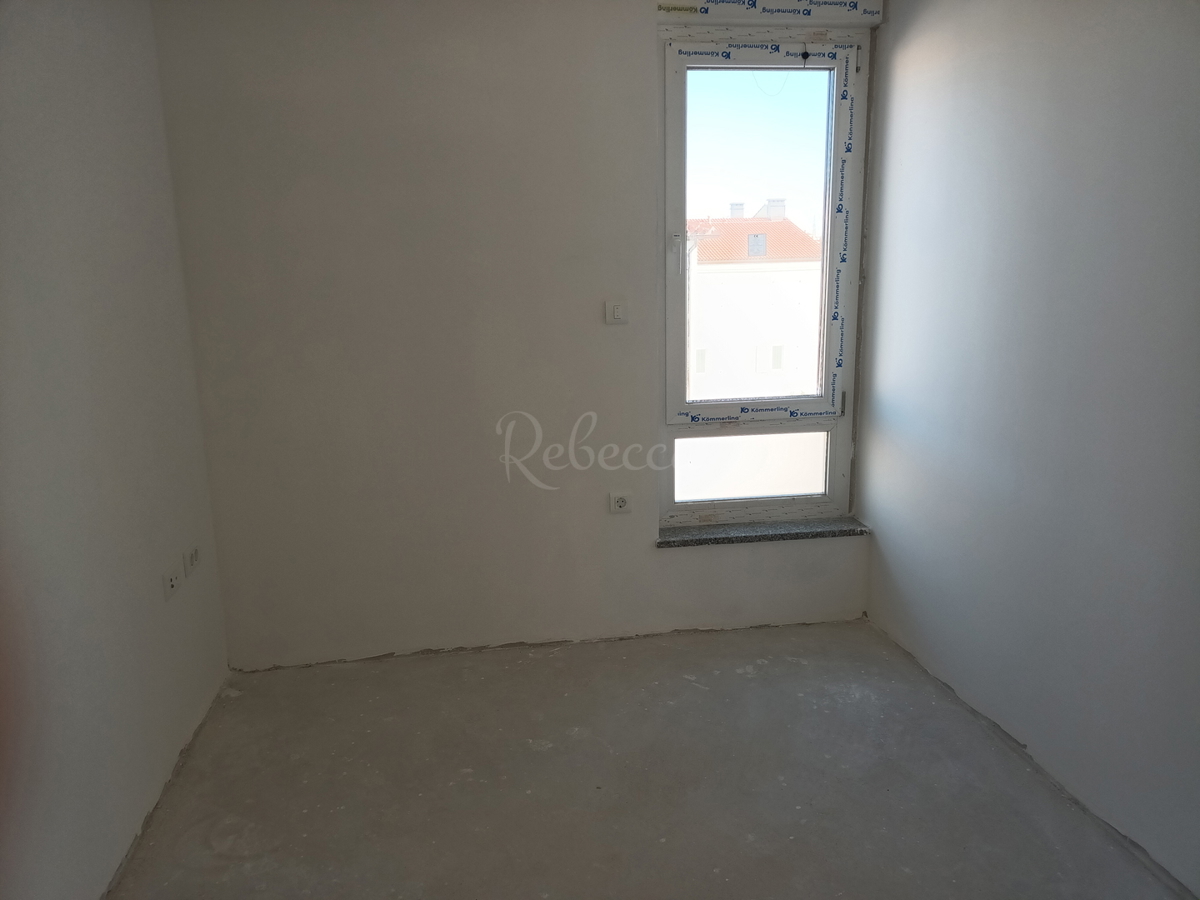 Stanovanje drugo nadstropje, 58,50 m2, 2 ss, parkirišče, Valdebek
