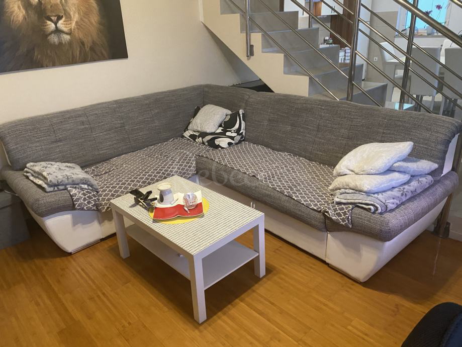 Stanovanje v dveh etažah, 100 m2, 3 sobe, parkirišče, Pula